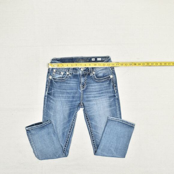 Miss Me Women Cotton Blue Size 26 Mid rise Easy Crop Jeans Denim Solid Embelish - Picture 4 of 8